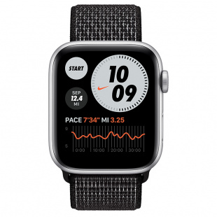 Apple Watch SE // 40мм GPS // Корпус из алюминия серебристого цвета, спортивный браслет Nike чёрного цвета (2020)
