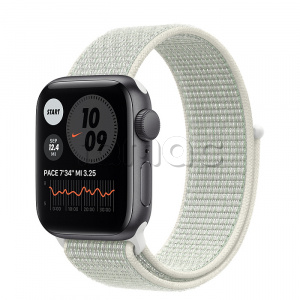 Купить Apple Watch SE // 40мм GPS // Корпус из алюминия цвета «серый космос», спортивный браслет Nike цвета «Еловая дымка»
