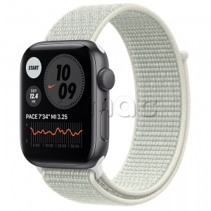 Купить Apple Watch SE // 44мм GPS // Корпус из алюминия цвета «серый космос», спортивный браслет Nike цвета «Еловая дымка»