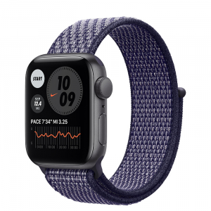 Apple Watch SE // 40мм GPS // Корпус из алюминия цвета «серый космос», спортивный браслет Nike светло-лилового цвета (2020)