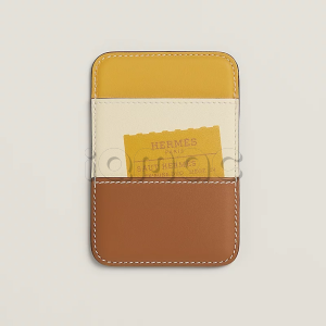 Чехол-бумажник Hermès "Saut Hermès" с MagSafe для iPhone, цвет Gold / Золото