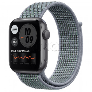 Купить Apple Watch SE // 44мм GPS // Корпус из алюминия цвета «серый космос», спортивный браслет Nike цвета «Дымчатый серый»