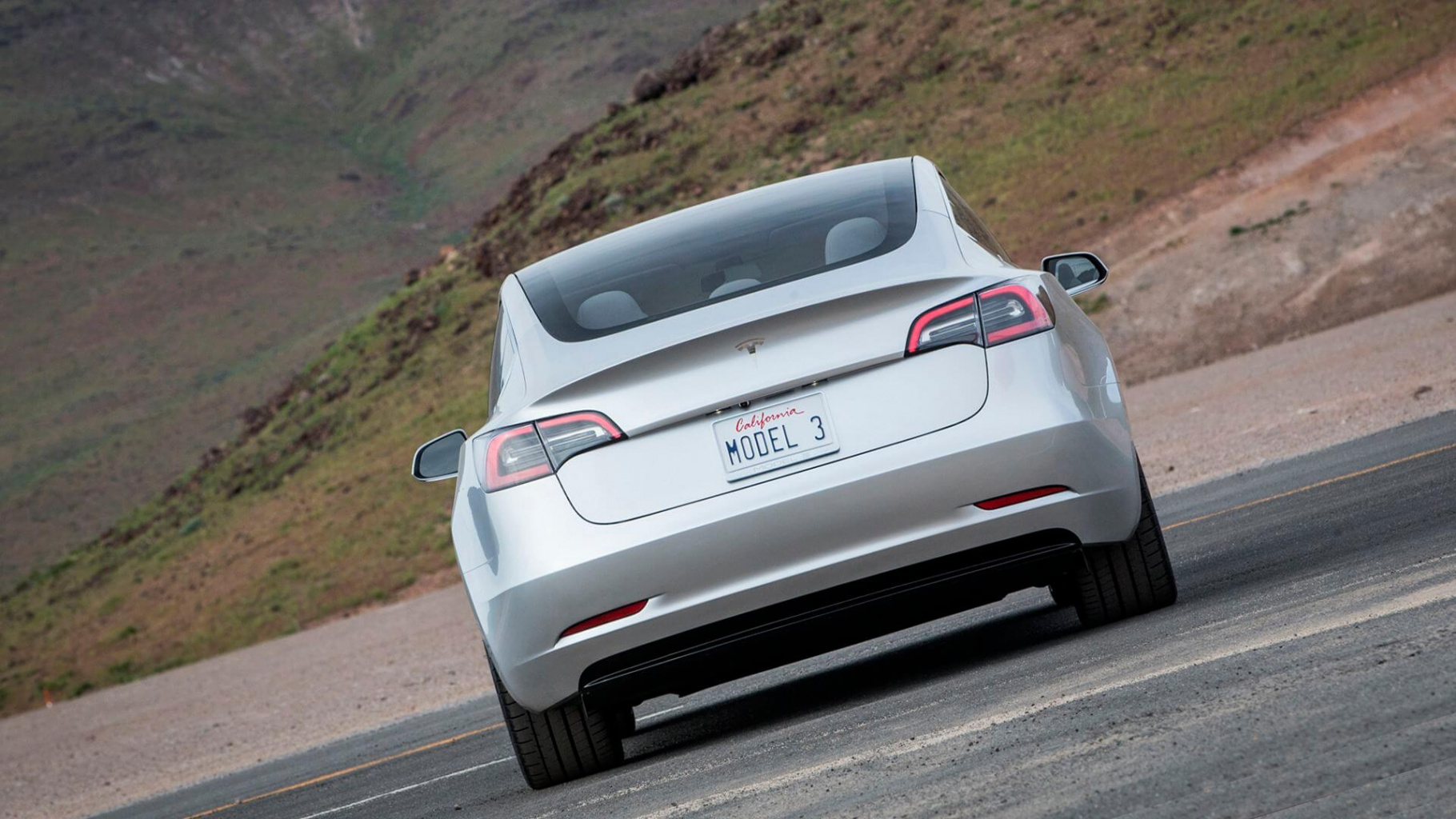 test-drive-tesla-model-3-new-hevcars-2.jpg