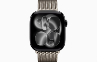 Apple Watch Series 11 // 42мм GPS+Cellular // Черный глянцевый корпус из алюминия, миланский сетчатый браслет натурального цвета