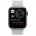 Apple Watch SE // 40мм GPS // Корпус из алюминия цвета «серый космос», спортивный браслет Nike цвета «Снежная вершина» (2020)