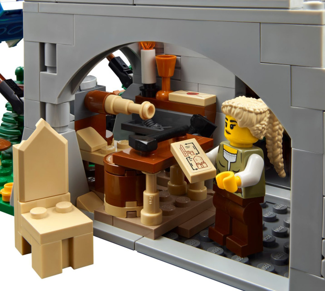 Lego creator town square 2025