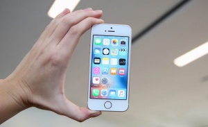 Новый iPhone SE превосходит по длительности автономной работы iPhone 6s и Samsung Galaxy S7