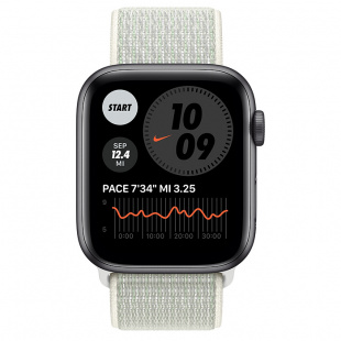 Apple Watch SE // 44мм GPS // Корпус из алюминия цвета «серый космос», спортивный браслет Nike цвета «Еловая дымка» (2020)