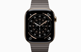 Apple Watch Series 11 // 42мм GPS+Cellular // Корпус из титана золотого цвета, блочный браслет сланцевого цвета