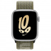 Apple Watch Series 8 // 41мм GPS // Корпус из алюминия серебристого цвета, спортивный браслет Nike цвета "секвойя/чистая платина"