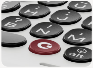QWERTY-смартфон Clicks Communicator (Smoke)