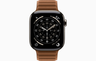 Apple Watch Series 11 // 42мм GPS+Cellular // Корпус из титана нейтрального цвета, браслет карамельного цвета, с магнитной застежкой