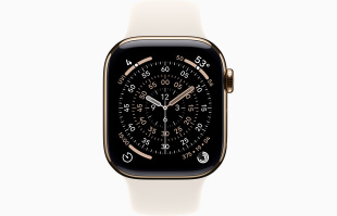 Apple Watch Series 11 // 42мм GPS+Cellular // Корпус из титана золотого цвета, спортивный ремешок цвета "сияющая звезда"