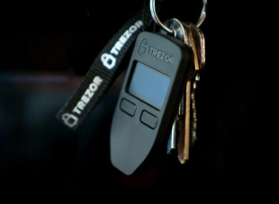 Аппаратный кошелек для криптовалют Trezor one (Black/Черный)