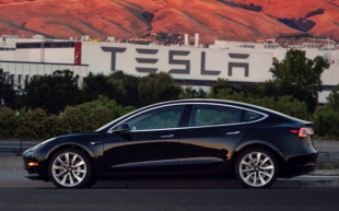 Tesla Model 3 Mid Range Solid Black