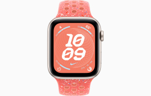 Apple Watch SE // 40мм GPS // Корпус из алюминия цвета «сияющая звезда», спортивный ремешок Nike цвета «Волшебный уголек» (2024)