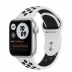 Apple Watch SE // 40мм GPS // Корпус из алюминия серебристого цвета, спортивный ремешок Nike цвета «Чистая платина/чёрный» (2020)