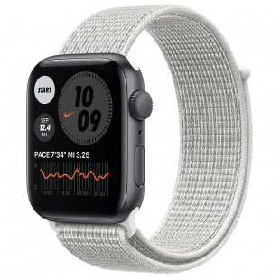Apple Watch SE // 40мм GPS // Корпус из алюминия цвета «серый космос», спортивный браслет Nike цвета «Снежная вершина» (2020)