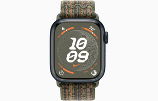 Apple Watch Series 9 // 41мм GPS // Корпус из алюминия цвета "темная ночь", спортивный браслет Nike цвета "секвойя/оранжевый"