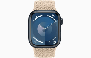 Apple Watch Series 9 // 45мм GPS // Корпус из алюминия цвета "темная ночь", плетёный монобраслет бежевого цвета