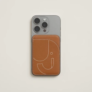 Чехол-бумажник Hermès "Elefante" с MagSafe для iPhone, цвет Gold/ Золото