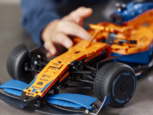 Конструктор Lego Technic Гоночный автомобиль McLaren Formula 1 (42141)