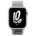 Apple Watch Series 8 // 45мм GPS // Корпус из алюминия цвета "сияющая звезда", спортивный браслет Nike цвета "снежная вершина/черный"