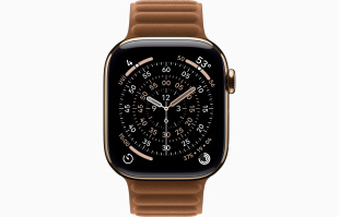 Apple Watch Series 11 // 42мм GPS+Cellular // Корпус из титана золотого цвета, браслет карамельного цвета, с магнитной застежкой