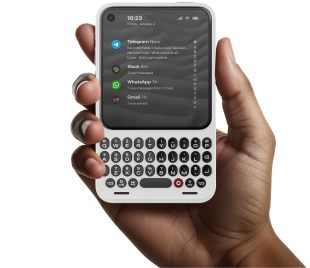 QWERTY-смартфон Clicks Communicator (Smoke)