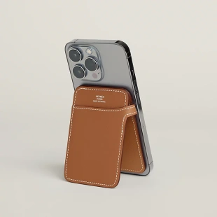 Чехол-бумажник Hermès "Stand" с MagSafe для iPhone, цвет Gold/ Золото