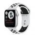 Apple Watch SE // 44мм GPS // Корпус из алюминия серебристого цвета, спортивный ремешок Nike цвета «Чистая платина/чёрный» (2020)