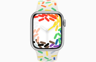 Apple Watch Series 9 // 41мм GPS // Корпус из алюминия серебристого цвета, спортивный ремешок цвета Pride Edition