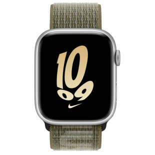 Apple Watch Series 8 // 45мм GPS // Корпус из алюминия серебристого цвета, спортивный браслет Nike цвета "секвойя/чистая платина"