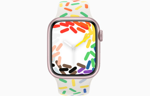 Apple Watch Series 9 // 45мм GPS // Корпус из алюминия розового цвета, спортивный ремешок цвета Pride Edition