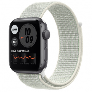Apple Watch SE // 44мм GPS // Корпус из алюминия цвета «серый космос», спортивный браслет Nike цвета «Еловая дымка» (2020)